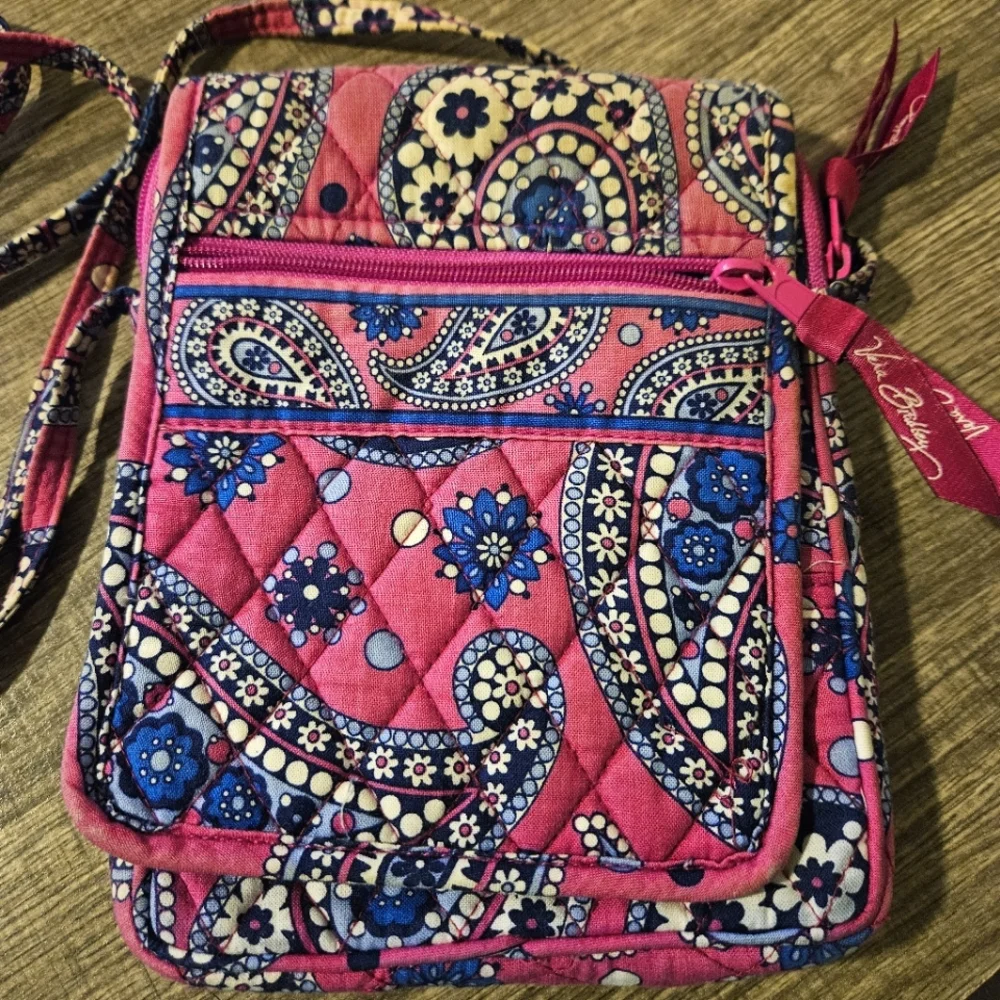 Small Vera Bradley Crossbody Bag - Picture 1 of 6